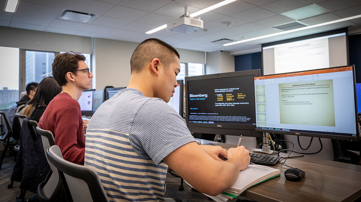 Business students work in a computer lab.