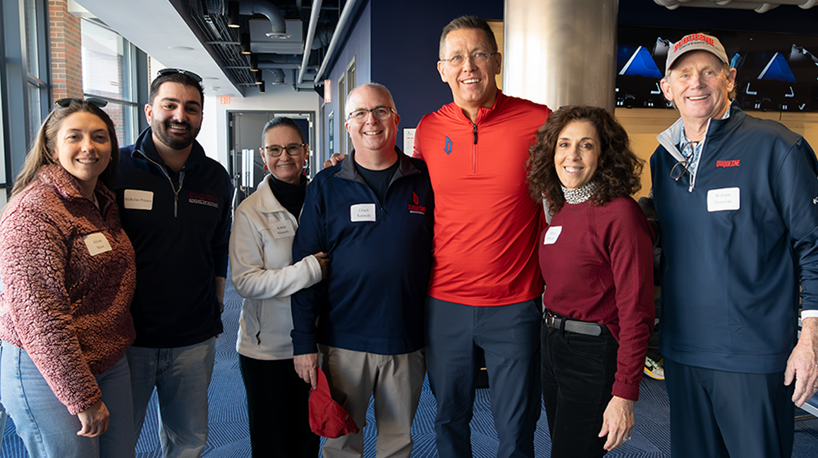 Left to Right: Alyssa Short (HS’20); Nicholas France (B’19); Kathia Kennedy (A’88); Chuck Kennedy (B’88); Coach Dan Burt; Dr. Karen Donovan (Sr. Associate Dean, Academic Programs & Executive Education; Associate Professor of Marketing); William Donovan (B ’80; JD ’94)