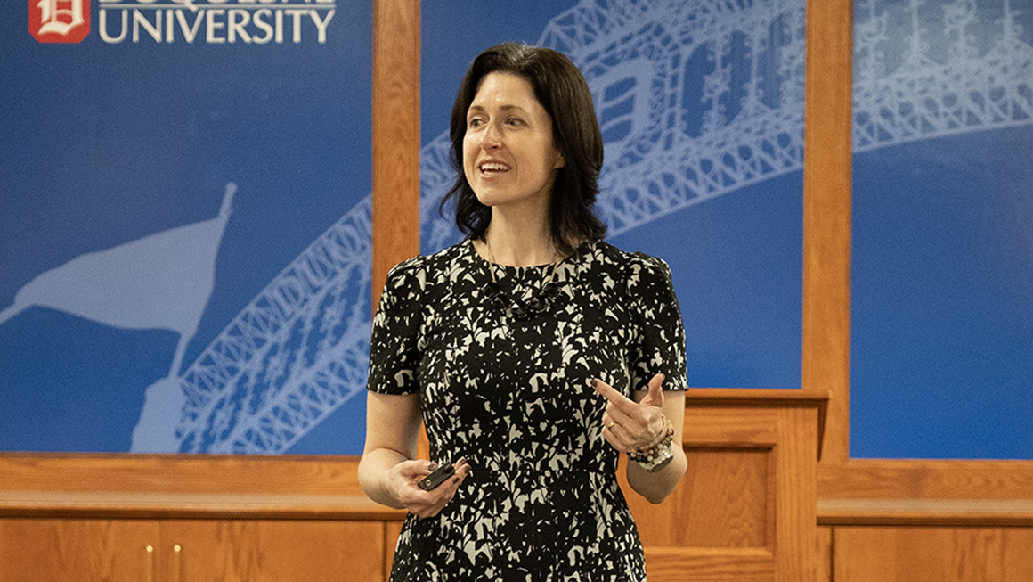 Dr. Becky Ellsworth, Assistant Dean for  Academic Programs and Student Affairs,  presenting at the Meet the Dean Session.