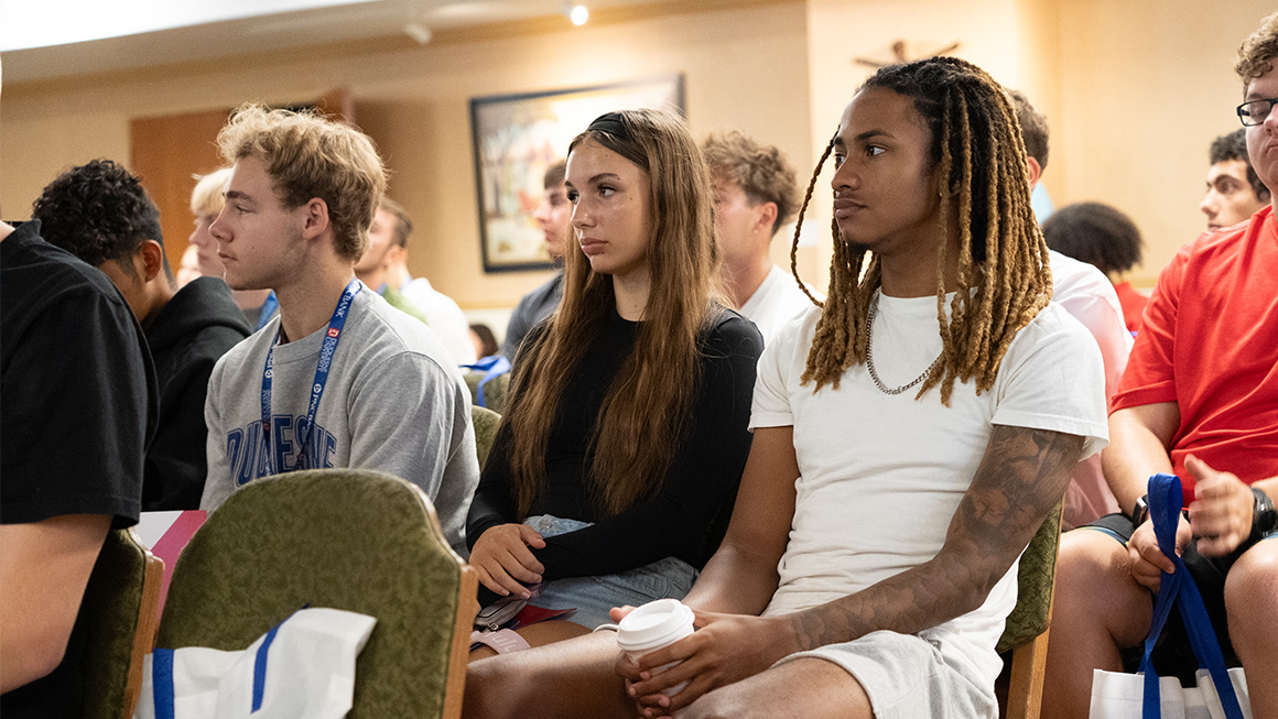 First-Year Business Students at  the Meet the Dean Session.