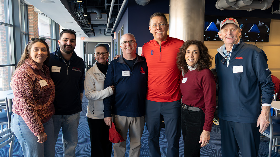 Left to Right: Alyssa Short (HS’20); Nicholas France (B’19); Kathia Kennedy (A’88); Chuck Kennedy (B’88); Coach Dan Burt; Dr. Karen Donovan (Sr. Associate Dean, Academic Programs & Executive Education; Associate Professor of Marketing); William Donovan (B ’80; JD ’94)