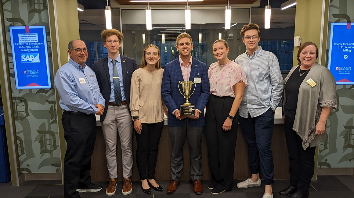 Members of the 2022 SCM Case Competition Team pose with their trophy.