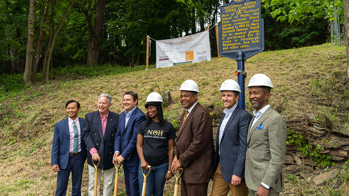 Jonnet Solomon (center) with SBDC staff, Mayor Ed Gainey, and others at the groundbreaking ceremony on May 24, 2022.