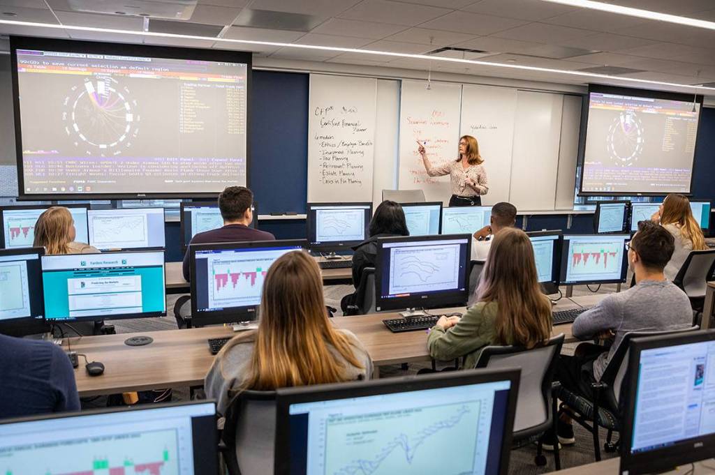 ISI classroom filled with computers.