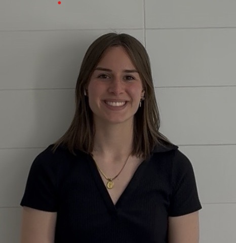 Extern Maddie Csikari smiling in headshot