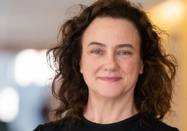 Dr. Sara McClelland headshot