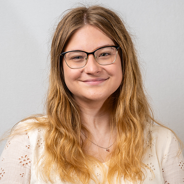 Kelsey Armstrong headshot.