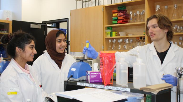 Biological Sciences majors conducting research in state-of-the-art labs.