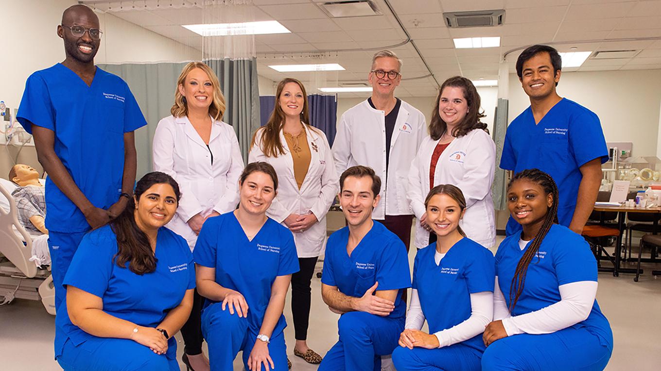 BSN students and faulty in the simulation center