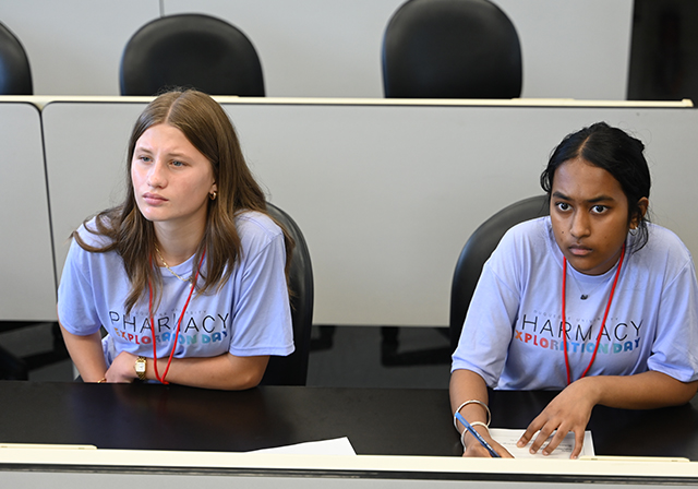 Prospective students working together to figure out how to treat a "patient" in an emergency.
