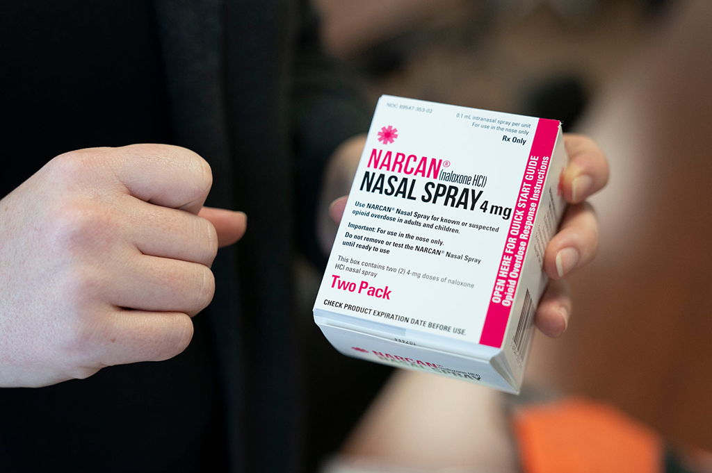 Narcan spray