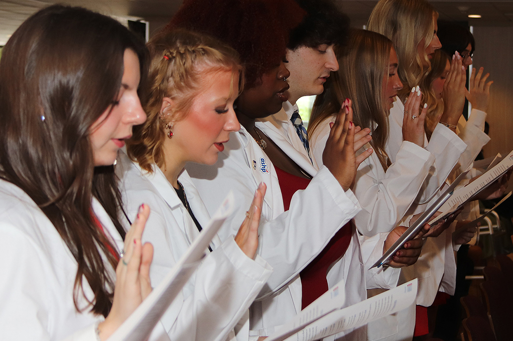 pharmacy students reciting the oath of a pharmacist