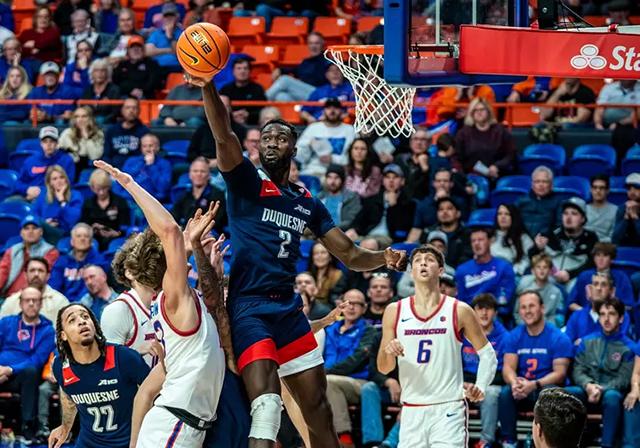 Duquesne's David Dixon going up for a dunk.