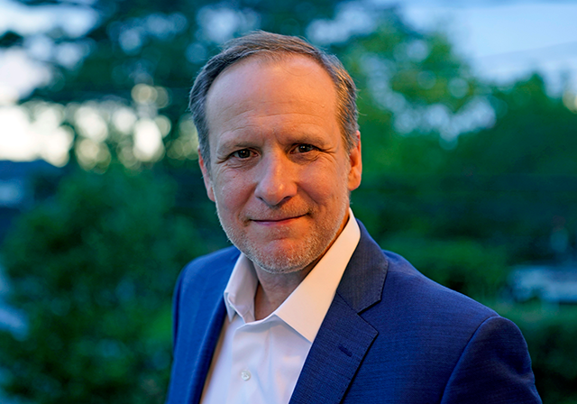 Troy Thibodeaux headshot