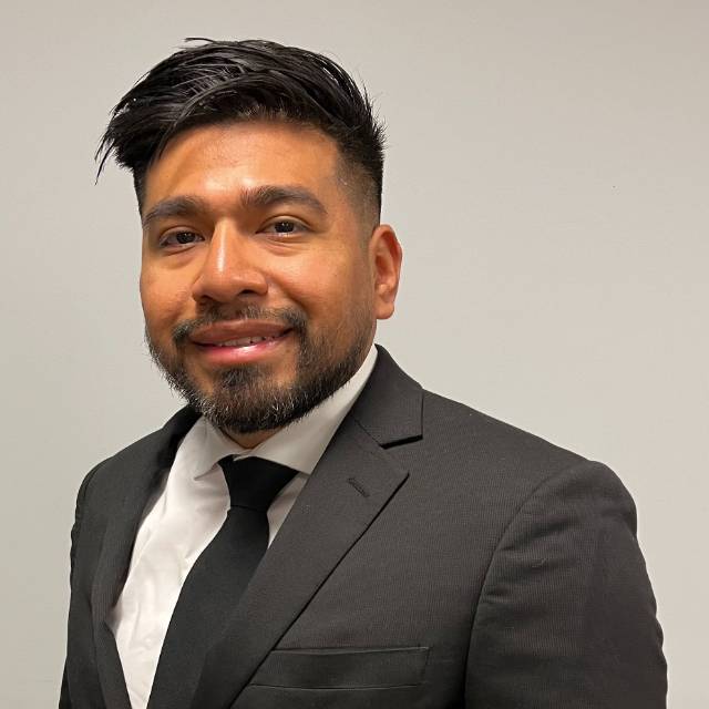 Headshot photo of Manny Bravo.