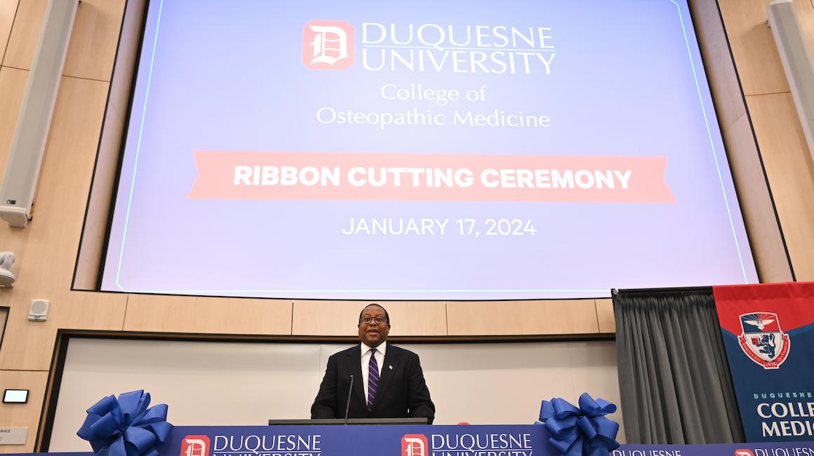 Bill Generett welcomes audience to ribbon-cutting ceremony